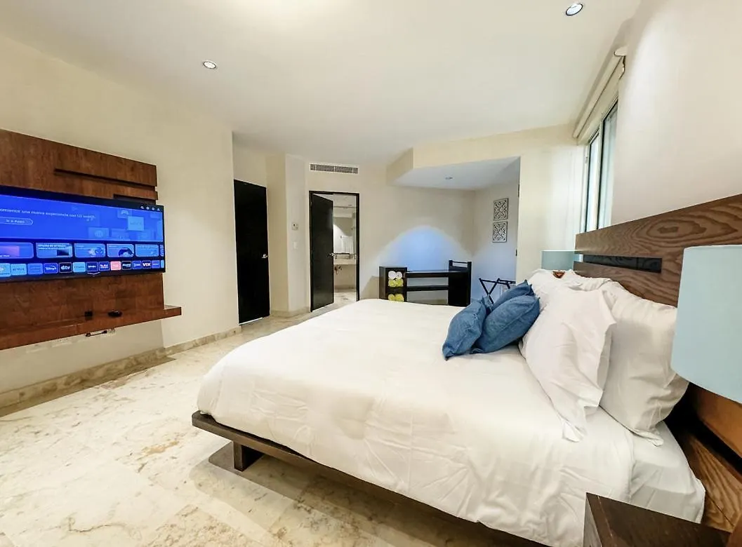 The Elements 2 Bedrooms Beachfront Condo Playa del Carmen 0*,