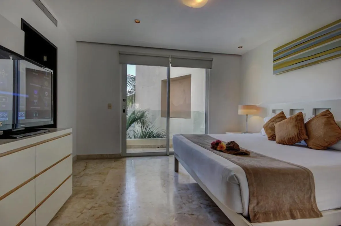 Apartment The Elements 2 Bedrooms Beachfront Condo Playa del Carmen