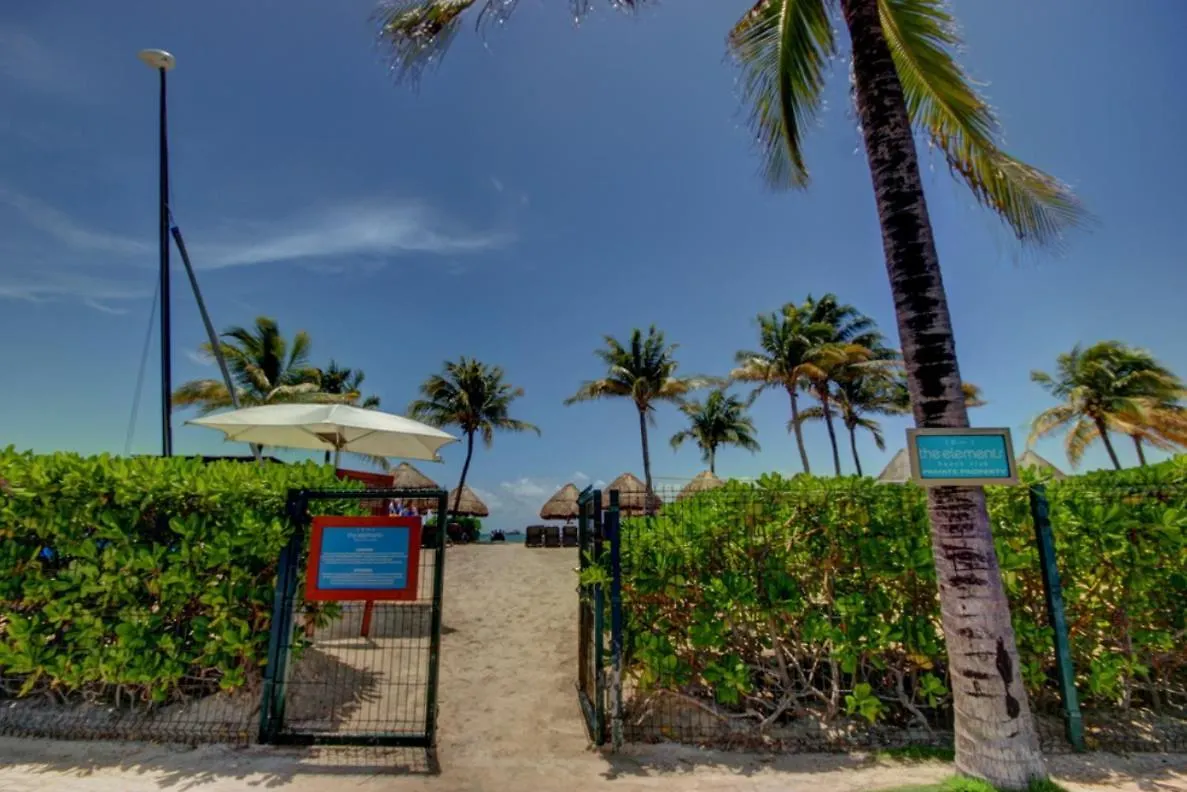 The Elements 2 Bedrooms Beachfront Condo Playa del Carmen 0*,  Mexico
